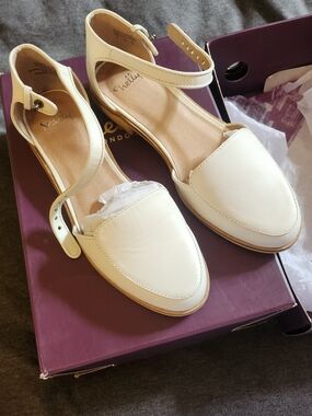 Shellys Of London - Cream Sandals